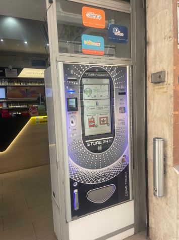 tabaccheria lotto servizi zona salaria cedo in vendita - Foto 4
