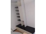 Elegante mobile bianco e nero da sala in legno