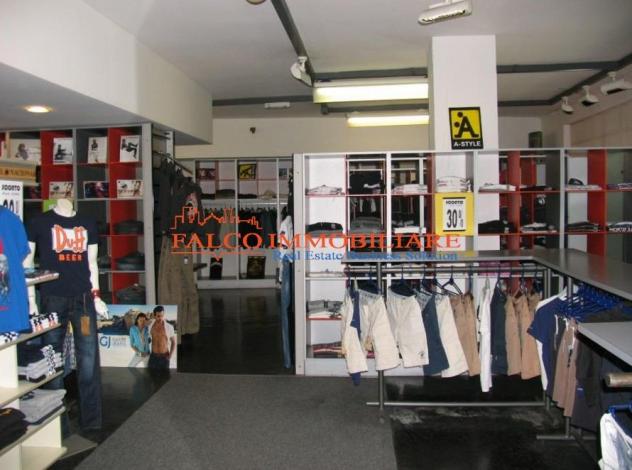 TREZZO SULL'ADDA, CENTRO - VENDESI IMMOBILE A REDDITO 9% 8 LUCI ANGOLARE - Foto 4