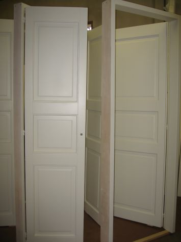 PORTE BIANCHE LACCATE CON CASSA E COPRIFILI IN LEGNO - Foto 3