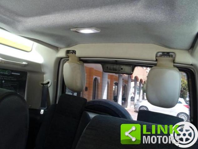 LAND ROVER Discovery 2.5 TD5 7 POSTI rif. 24171405 - Foto 10