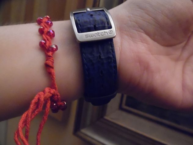UN OROLOGIO COME NUOVO,ORIGINALE MARCA"SWATCH"CON CINTURINO IN VERA PELLE,VINTAG - Foto 4