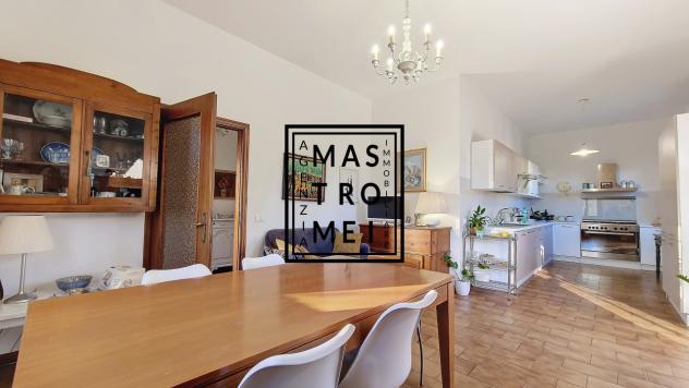 CASA INDIPENDENTE di 9 vani e di 210 mq (ALTOPASCIO) rif. 3486