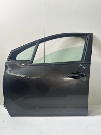 PORTA ANT.S. GRIGIO SCURO MET. C/ALZ. E SERR. 999-U1307212 Carrozzeria  Lamierati esterni  Porte  Porta ant. sx. PEUGEOT - 208 - 01-01-2012 - 01-03-20