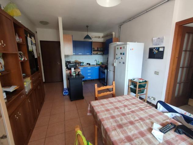 Viareggio, prima periferia, vendesi appartamento al 2 ed ultimo piano senza ascensore cosi composto: ingresso in sala con angolo cottura, piccolo terr