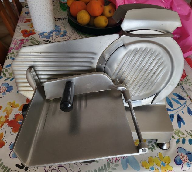 Affettatrice da cucina domestica