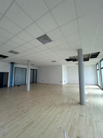 Immobile di 216 m² con 1 locale in affitto a Ponte San Nicolò