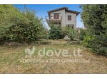 Casa indipendente di 250 m² con più di 5 locali e posto auto in vendita a L &hellip;