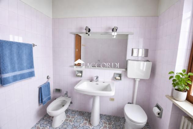 CASA INDIPENDENTE di 10 vani e di 300 mq (MONTEBELLUNA) rif. PE15 - Foto 13