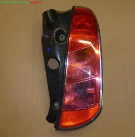 FANALE POST.D. LANCIA YPSILON Parti elettriche Fanaleria Fanali Fanale est. post. d LANCIA - YPSILON - 01-07-2003 - 01-12-2011
