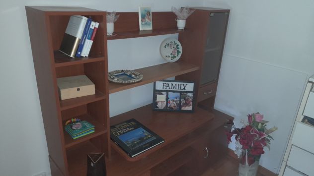 Vendo elegante mobiletto/libreria in legno da salotto