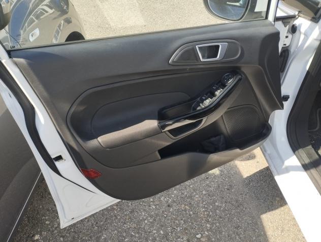 Ford Fiesta 1.4 5 porte Bz.- GPL Black & White Edition - Foto 5