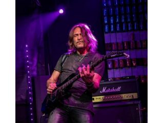 corsoChitarrista professionista impartisce lezioni di chitarra Pop, Blues, …