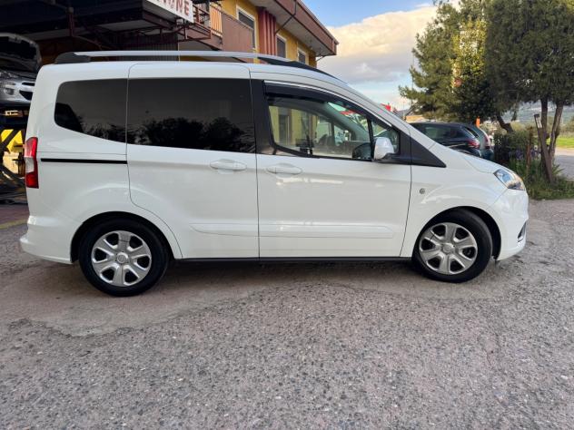 Ford Tourneo Courier 1.5 TDCI 75 CV DIESEL/GPL - Foto 6