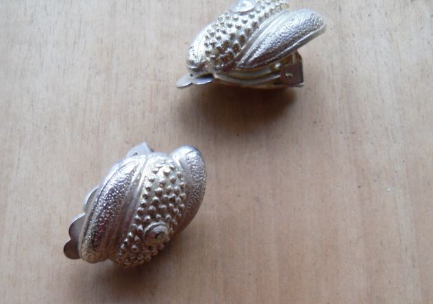 N° 2 ORECCHINI DI BIGIOTTERIA A FORMA DI CONCHIGLIA - - Foto 3