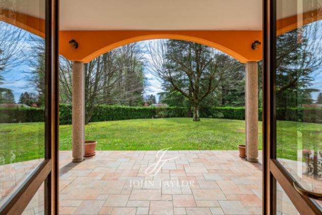 Villa di 840 m² con più di 5 locali e box auto doppio in vendita a Carimate - Foto 3