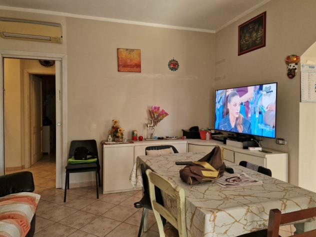 RONCHI, località Poveromo, porzione di bifamiliare in contesto residenziale tranquillo e vicino al mare. L'immobile si distingue per giardino su tre l - Foto 5