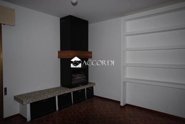 CASA INDIPENDENTE di 8 vani e di 370 mq (SUSEGANA) rif. RB122 - Foto 4