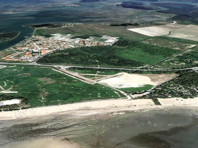 Vasta area edificabile, prospiciente al mare, in famosa località balneare - Foto 5