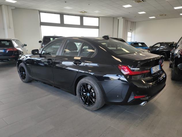 BMW Serie 3 330e Plug In Hybrid Camera 360° Navi Fari LED - Foto 9