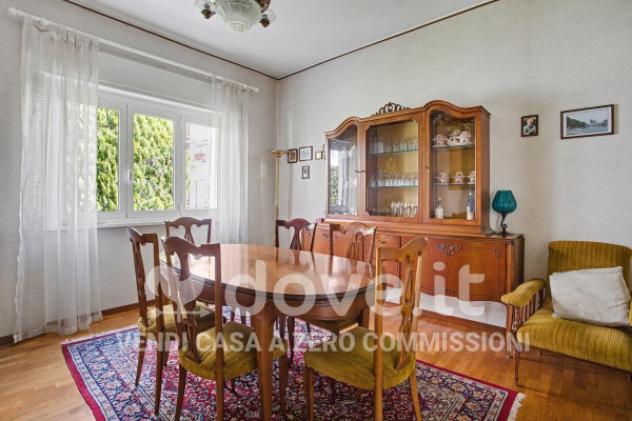 Villa di 222 m² con più di 5 locali e box auto in vendita a Laveno-Mombello - Foto 9