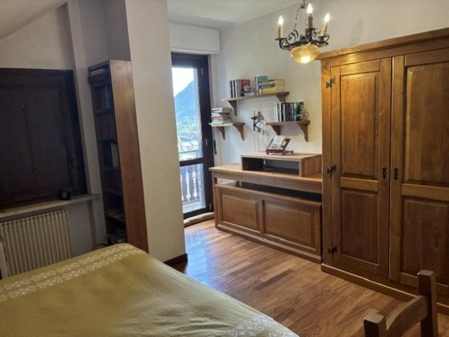 SPLENDIDO TRILOCALE CON DUE BAGNI, CUCININO, AMPIO SOGGIORNO, RIPOSTIGLIO, GARAGE, OTTIMA POSIZIONE. - Foto 13