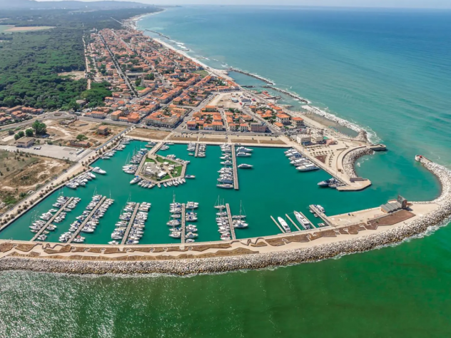 Asta Posti barca a Marina di Pisa con box e posti auto