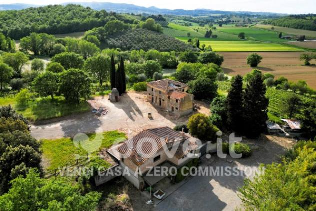 Rustico / Casale di 300 m² con più di 5 locali e box auto in vendita a Montepulciano - Foto 10