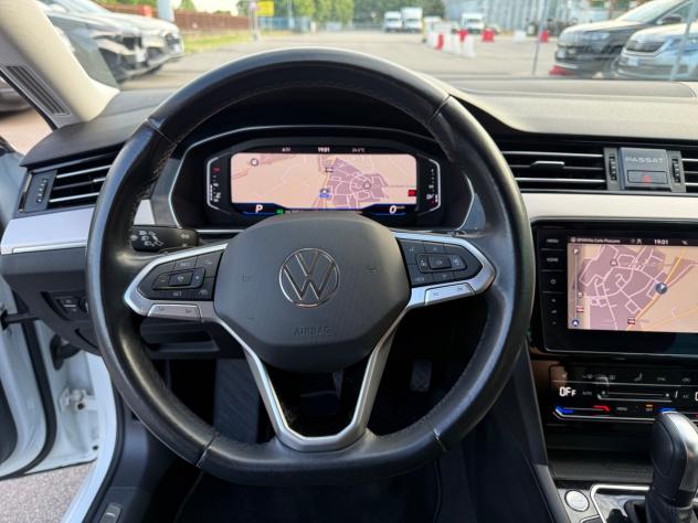 Volkswagen Passat Variant 2.0 TDI SCR 200 CV DSG Executive - Foto 9