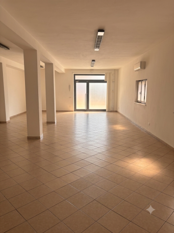 Ufficio in affitto a Carrara