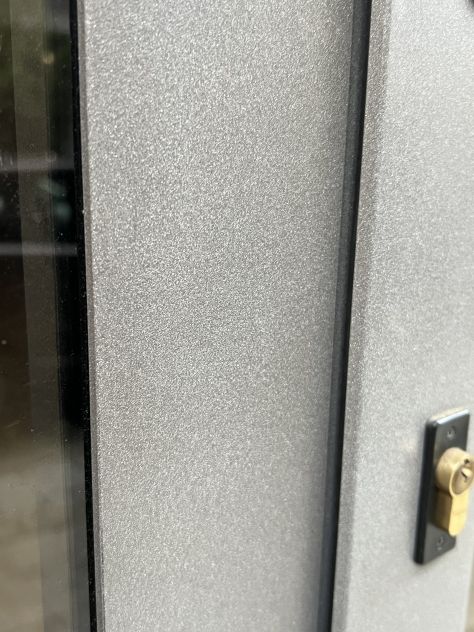 Porta con vetrata in alluminio per attività com.le - Foto 3