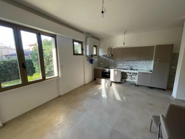 appartamento in vendita a Massa in zona Marina dei Ronchi