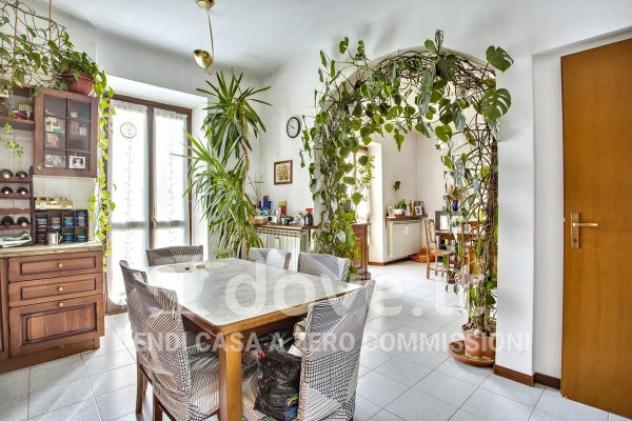 Villa di 150 m² con 5 locali e posto auto in vendita a Luvinate - Foto 2
