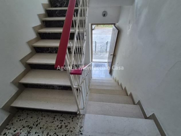 CASA SINGOLA CON DUE APPARTAMENTI, AMPIO TERRENO E VISTA PANORAMICA - Foto 9