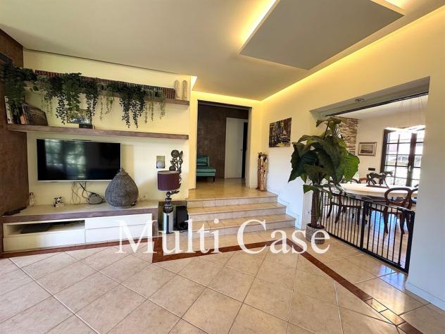 ESCLUSIVA VILLA SINGOLA CON PARCO PRIVATO DI OLTRE 2.100 MQ – CISLAGO (VA) - Foto 16