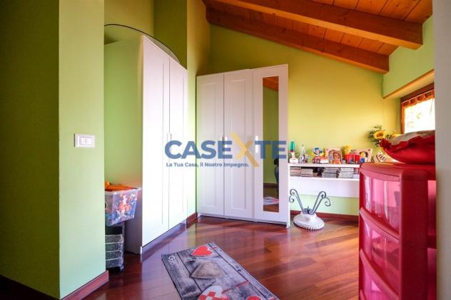 Incantevole Trilocale Mansardato con Travi a Vista a Osio Sotto - Foto 13