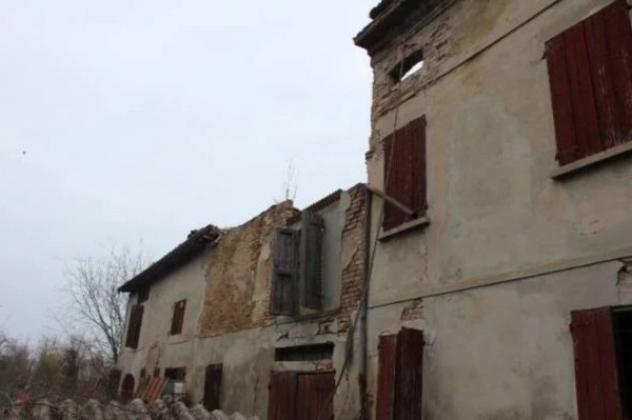 Immobile in asta di 750 m² con più di 5 locali e box auto in vendita a Reggiolo - Foto 2