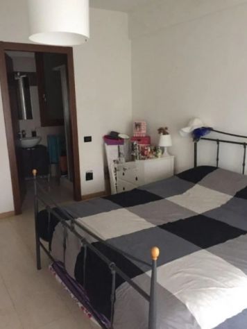 FONTE LAURENTINA BILOCALE ARREDATO CON POSTO AUTO - Foto 2