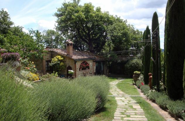 COLONICA di 4 vani e di 110 mq (CHIUSDINO) rif. R 600