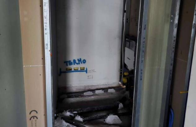 Immobile in asta di 759 m² con più di 5 locali e box auto in vendita a Concamarise - Foto 9