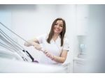 Clinica specializzata in ricostruzioni dentali complesse cerca un ASO part-time