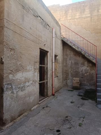Indipendente di mq 135 con terrazzo da ristrutturare - Foto 7