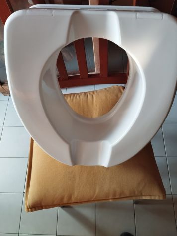 Rialzo WC universale con sistema di fissaggio - Foto 4