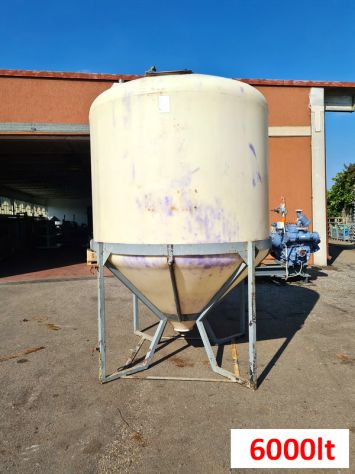 silos in plastica per liquidi usati