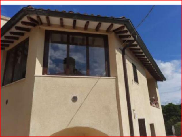 Immobile in asta di 151 m² con più di 5 locali e box auto in vendita a Sellano - Foto 3