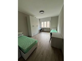 Offriamo un posto letto in una camera doppia