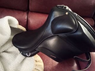 Sella cavallo nera misura 18.5