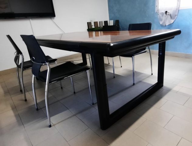 Arredamento completo coordinato: tavolo, vetrina e credenza - Foto 5