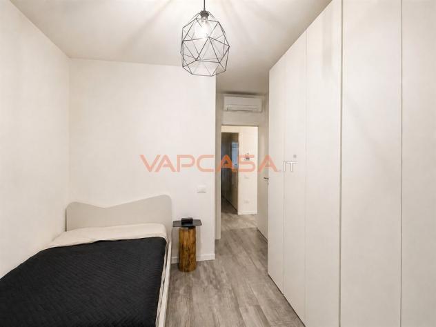 ELEGANTE QUADRILOCALE COMPLETAMENTE ARREDATO E PRONTO DA VIVERE - Foto 6