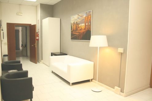 Ufficio arredato pronto ALL INCLUSIVE con posti auto euro 299 - Foto 3